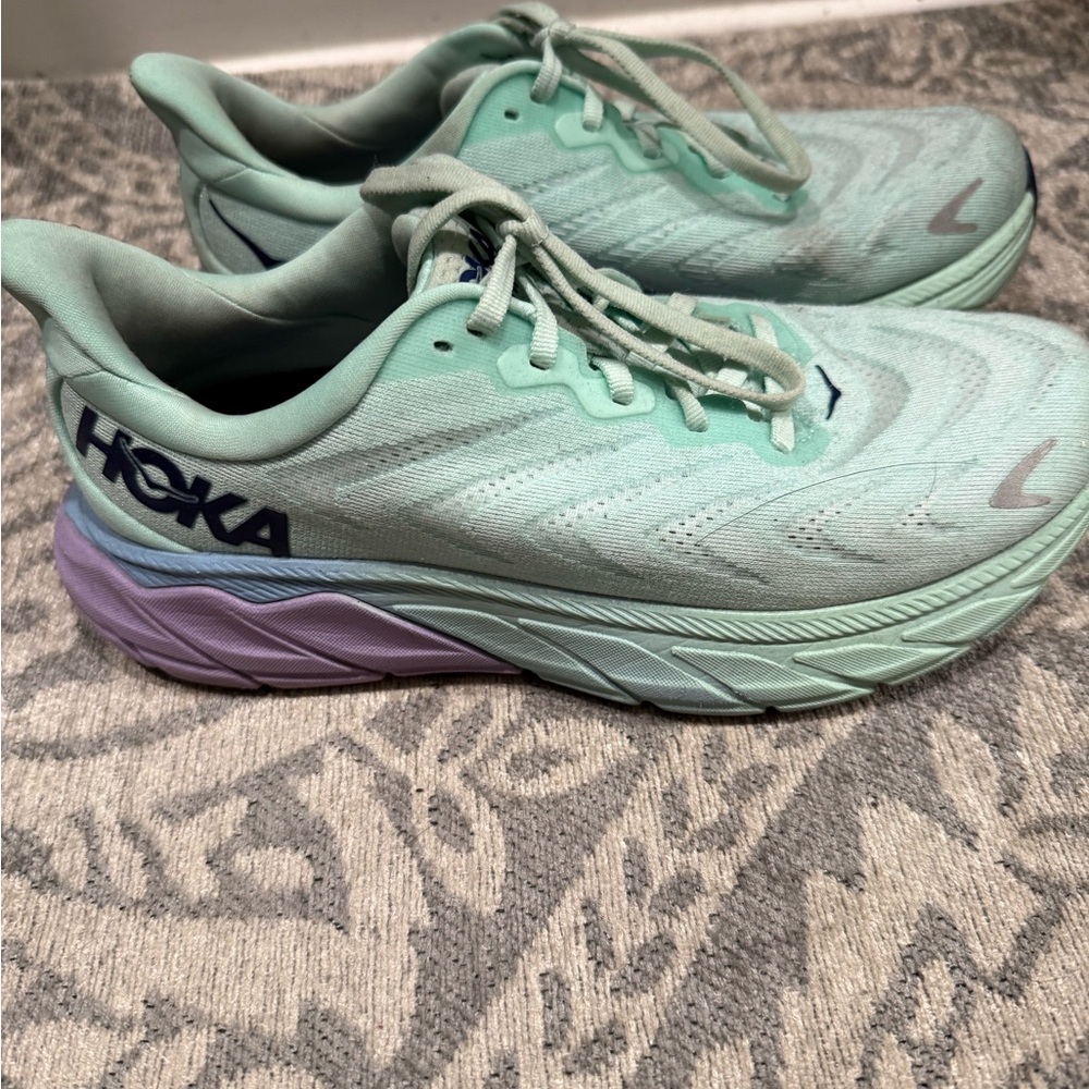 HOKA Arahi Women's Mint and Lavender Running Shoes